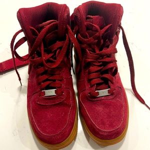 Side Nike high top Air Force 1